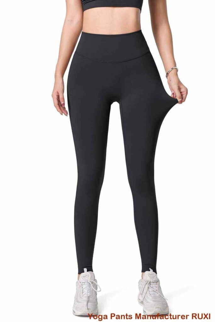 pantalones cortos de entrenamiento de color granate RUXI
